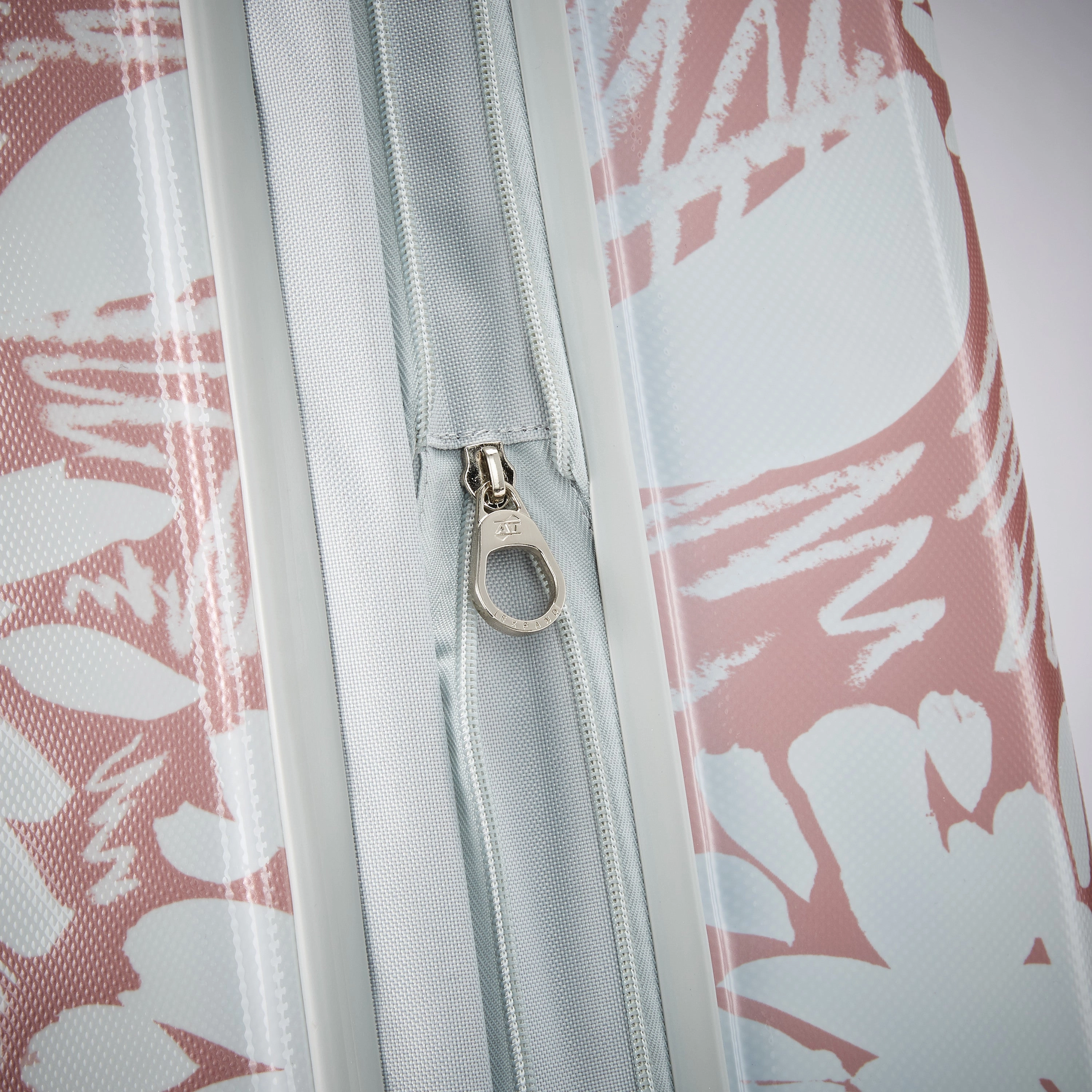 American Tourister Moonlight 25" Hardside Spinner