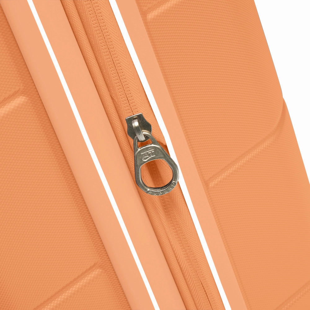 American Tourister Stratum 2.0 Medium 24" Hardside Spinner Luggage