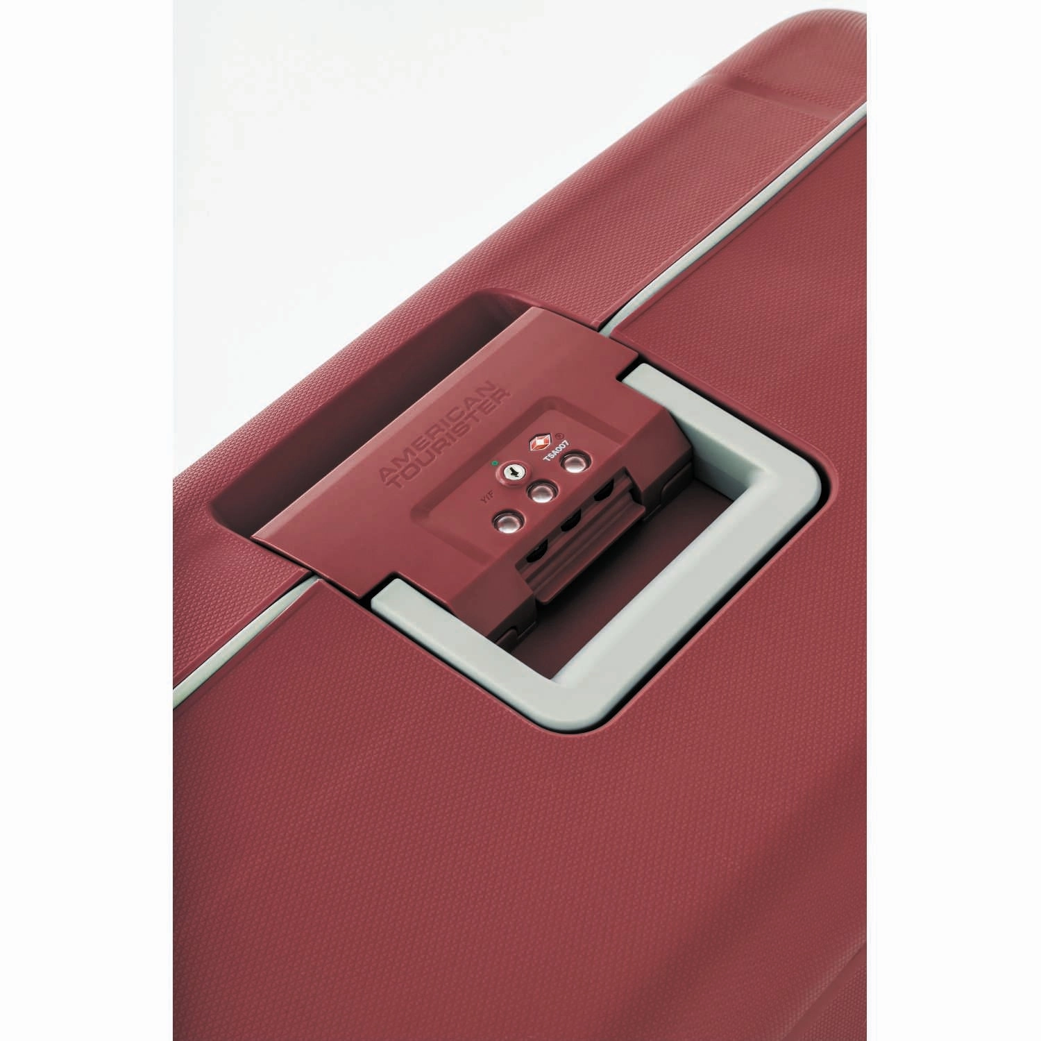 American Tourister Tribus 20" 4-Wheel Carry-On Luggage