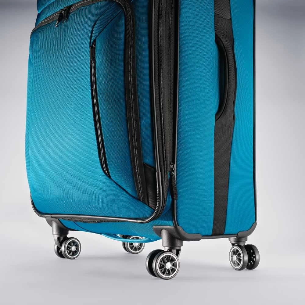American Tourister Zoom 21" 4-Wheel Carry-On Luggage