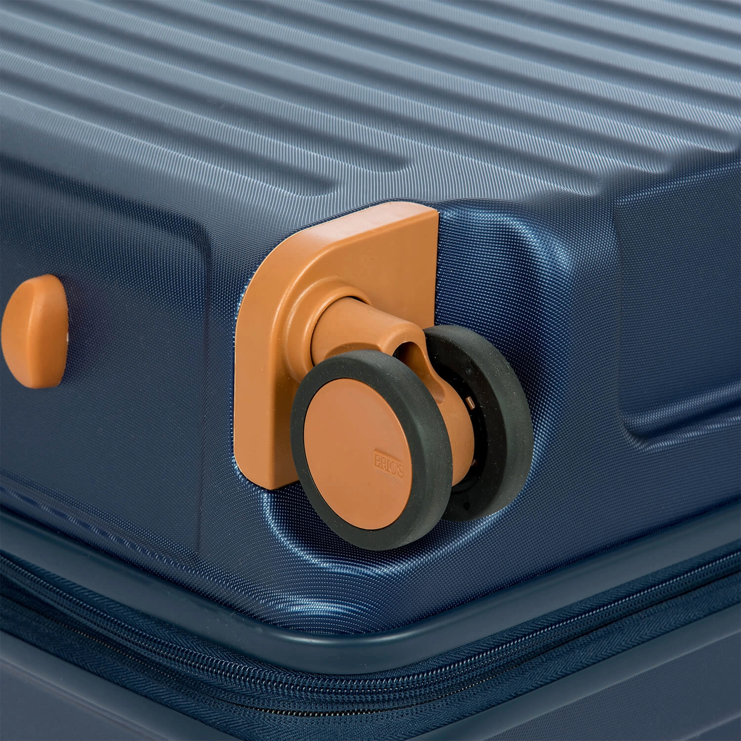 Brics Capri 2.0 30" Spinner Expandable