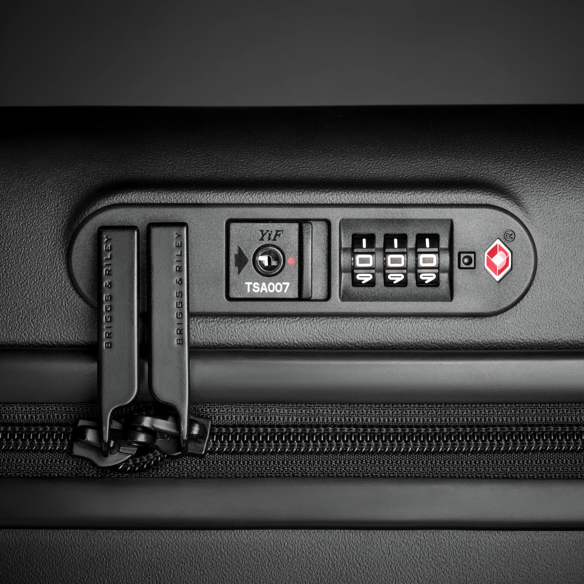 Briggs & Riley Sympatico 3.0 Global 21" Carry-On Widebody Spinner