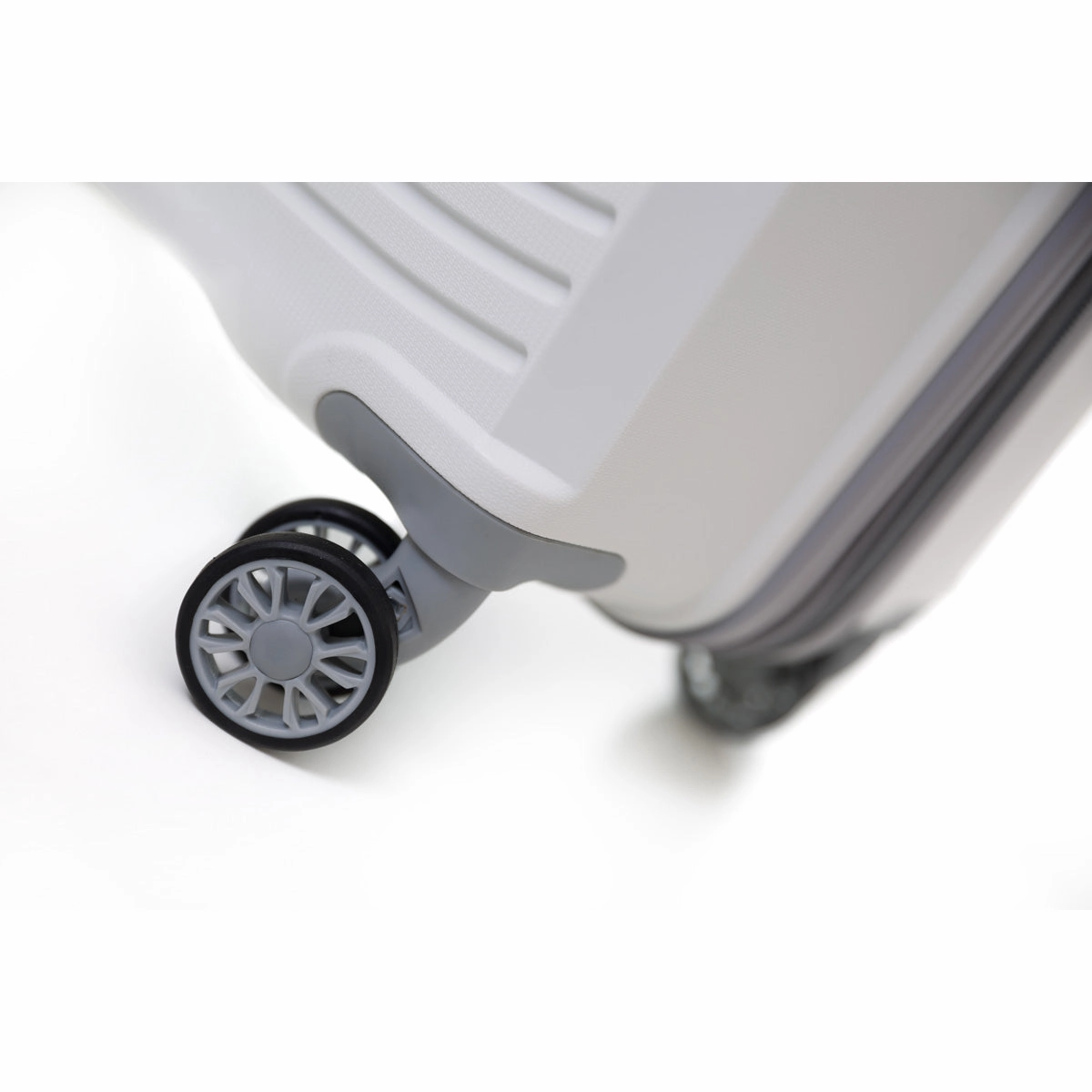 Cavalet Ahus 2.0 24" Hardside Spinner