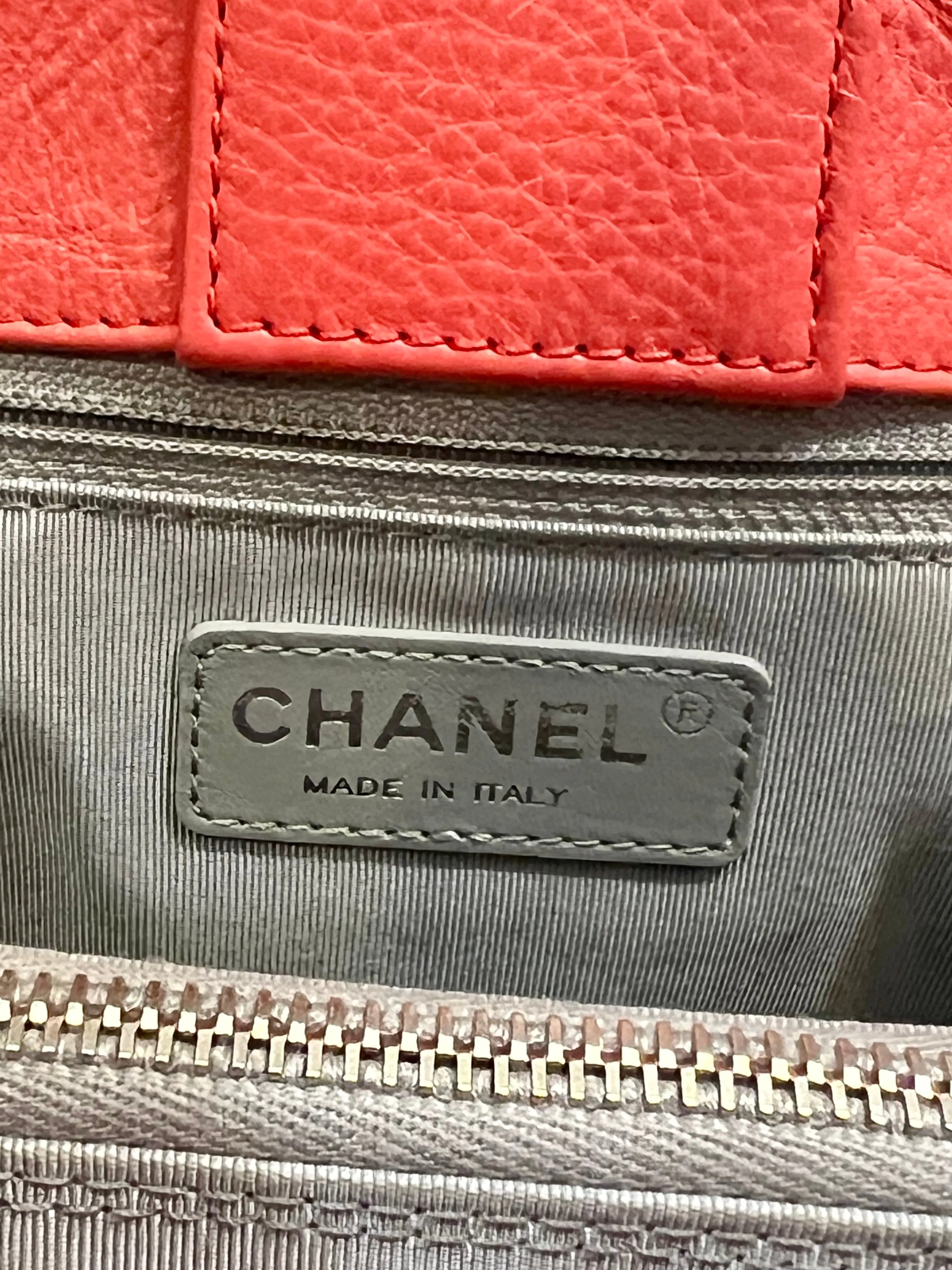 CHANEL PEBBLED LEATHER LARGE EXECUTIVE TOTE BAG WITH SHOULDER STRAP