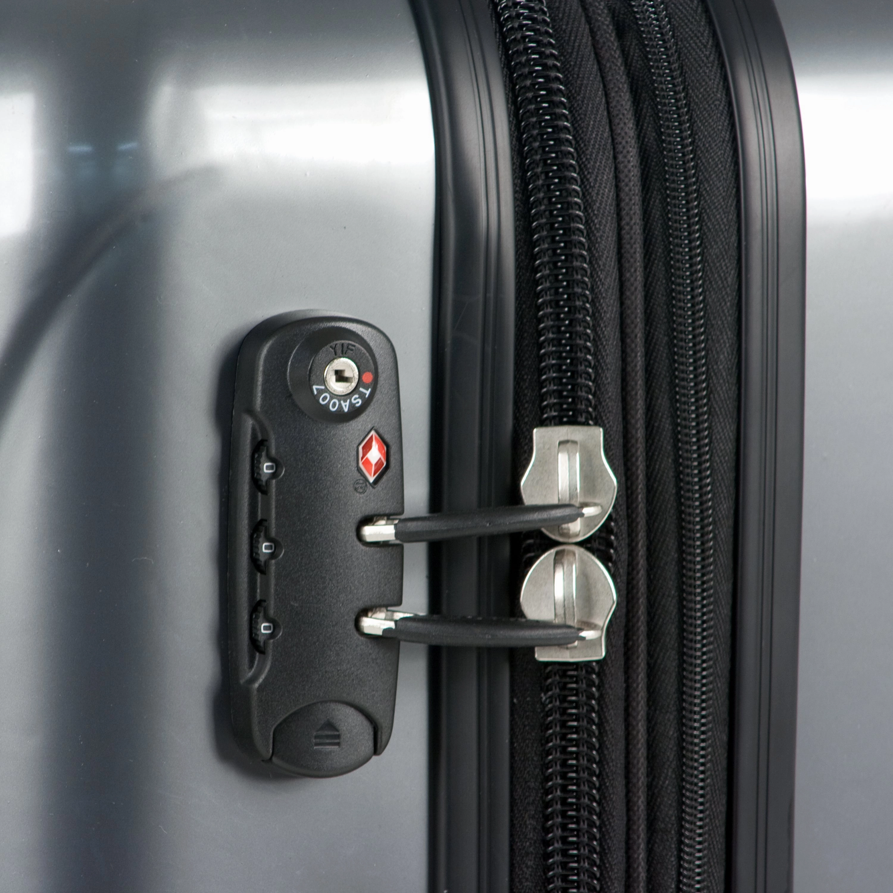 DELSEY Paris Helium Aero 19" 4-Wheel International Carry-On Luggage