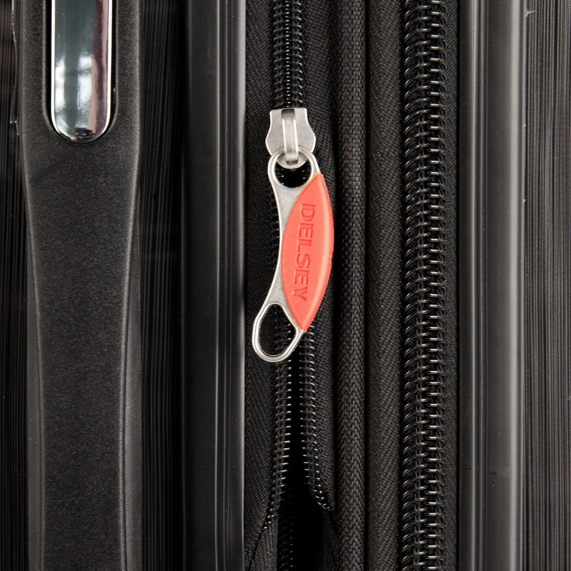 DELSEY Paris Helium Aero Expandable Spinner Trolley
