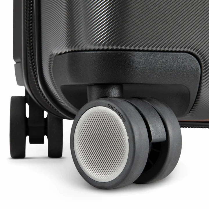 Montecito 2.0 Hardside Medium Check in Expandable Spinner