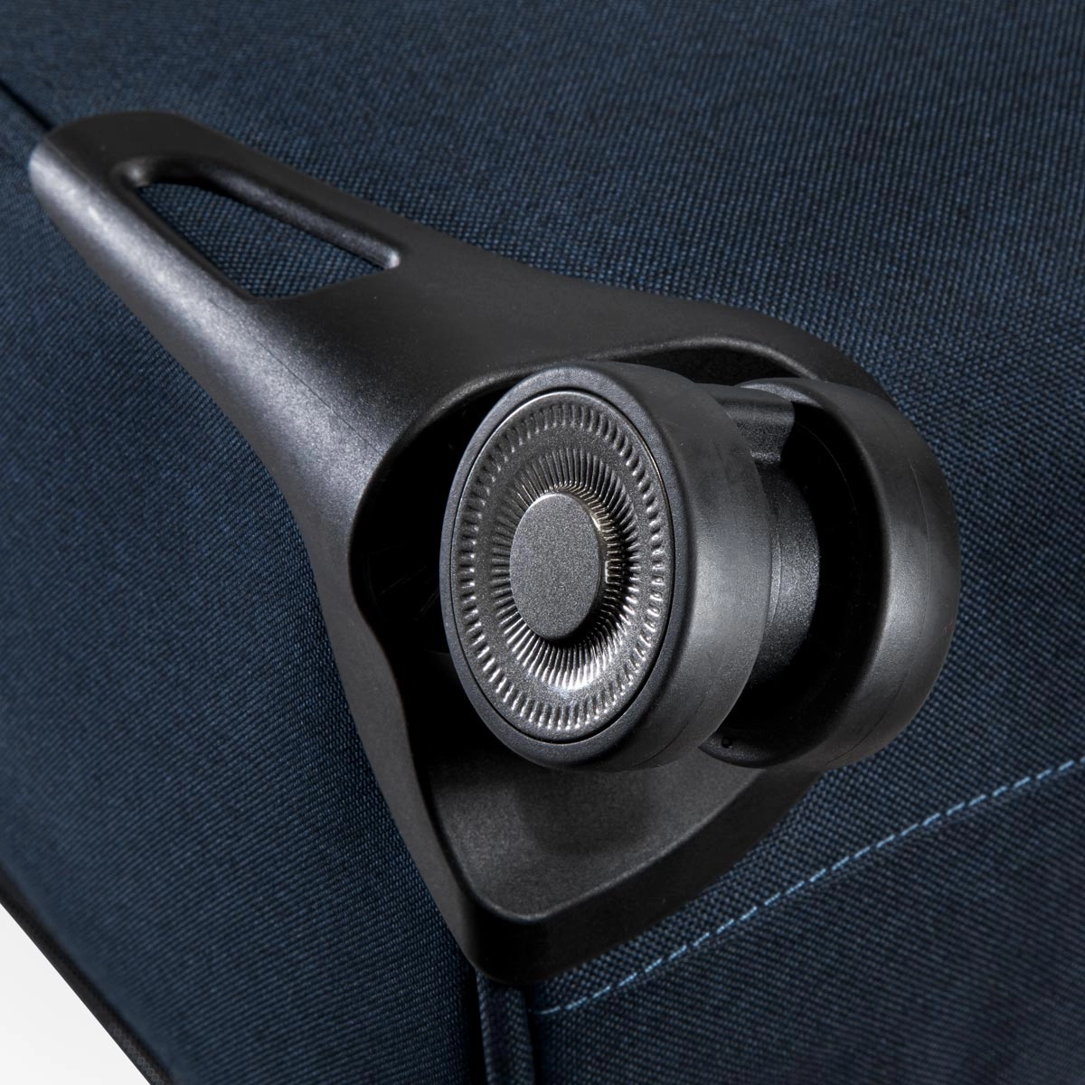 Ricardo Beverly Hills Malibu Bay 3.0 Medium Check-In Spinner