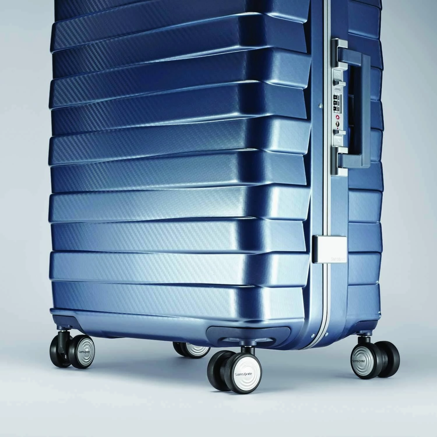 Samsonite Framelock 28" 4-Wheel Large Luggage