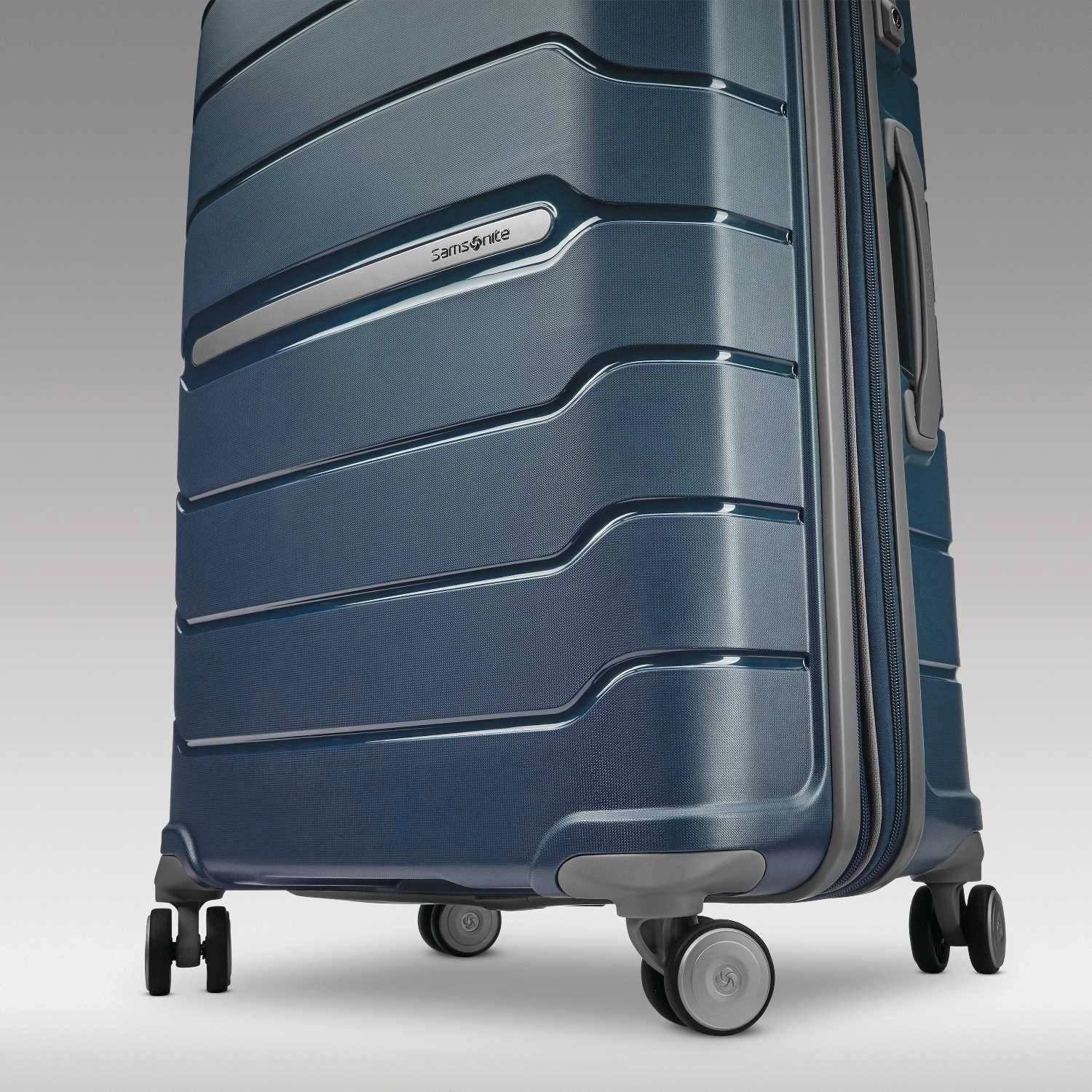 Samsonite Freeform 28" 4-Wheel Large Luggage