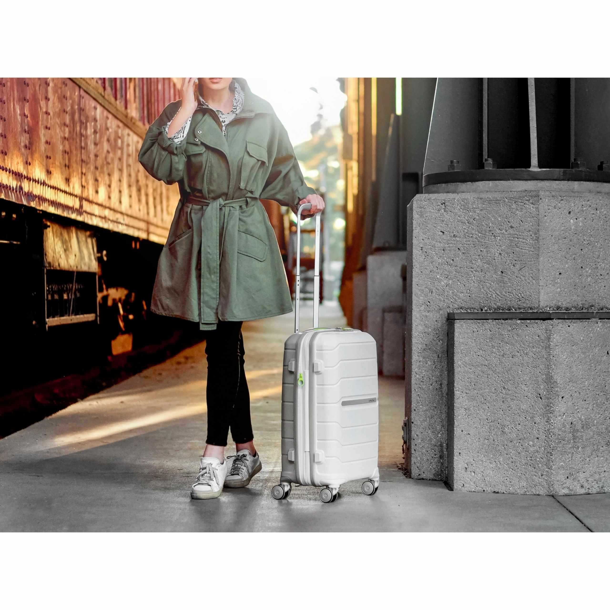 Samsonite Freeform 2 Piece Set (21"/28") 4-Wheel Luggage Sets
