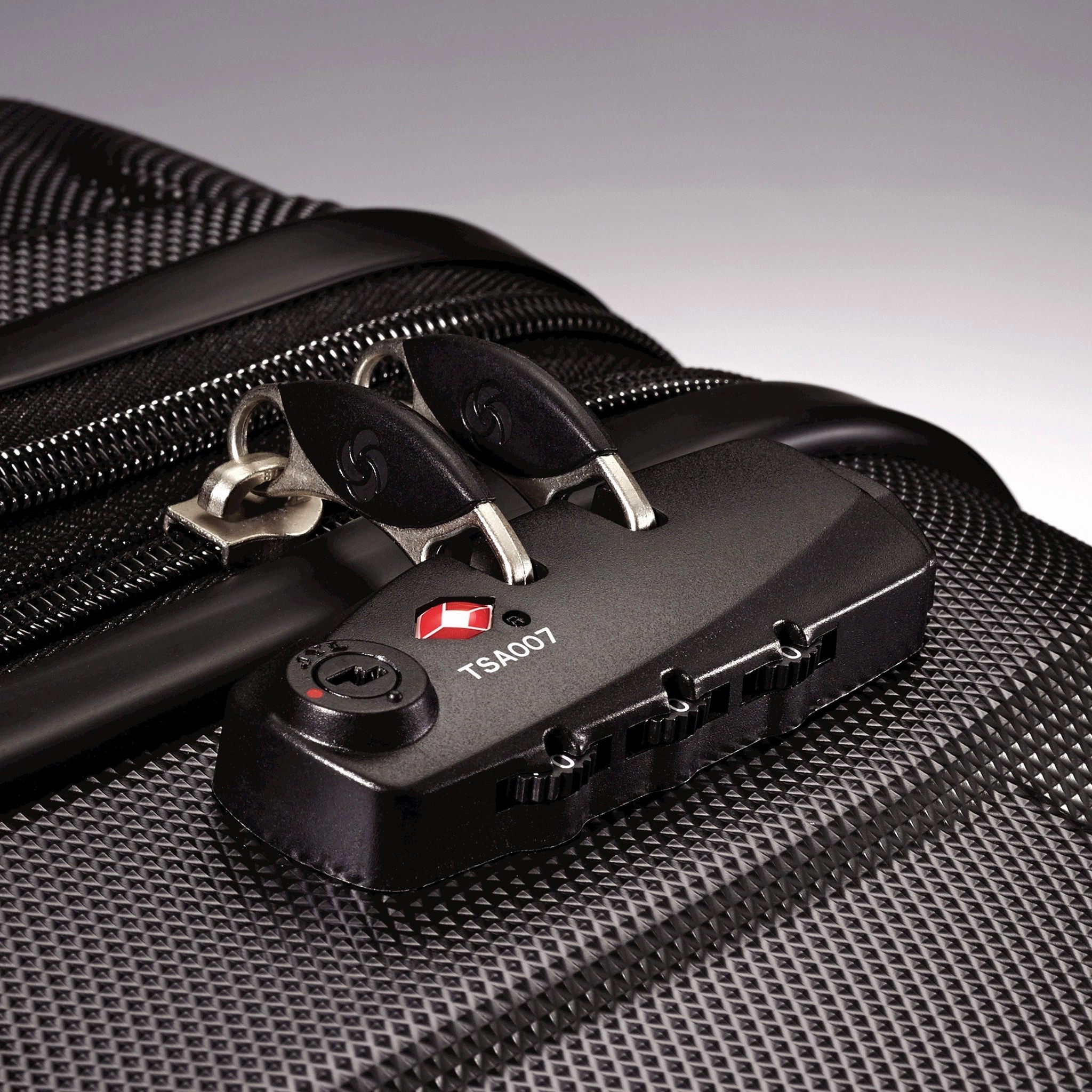 Samsonite Omni PC Hardside Spinner 20"