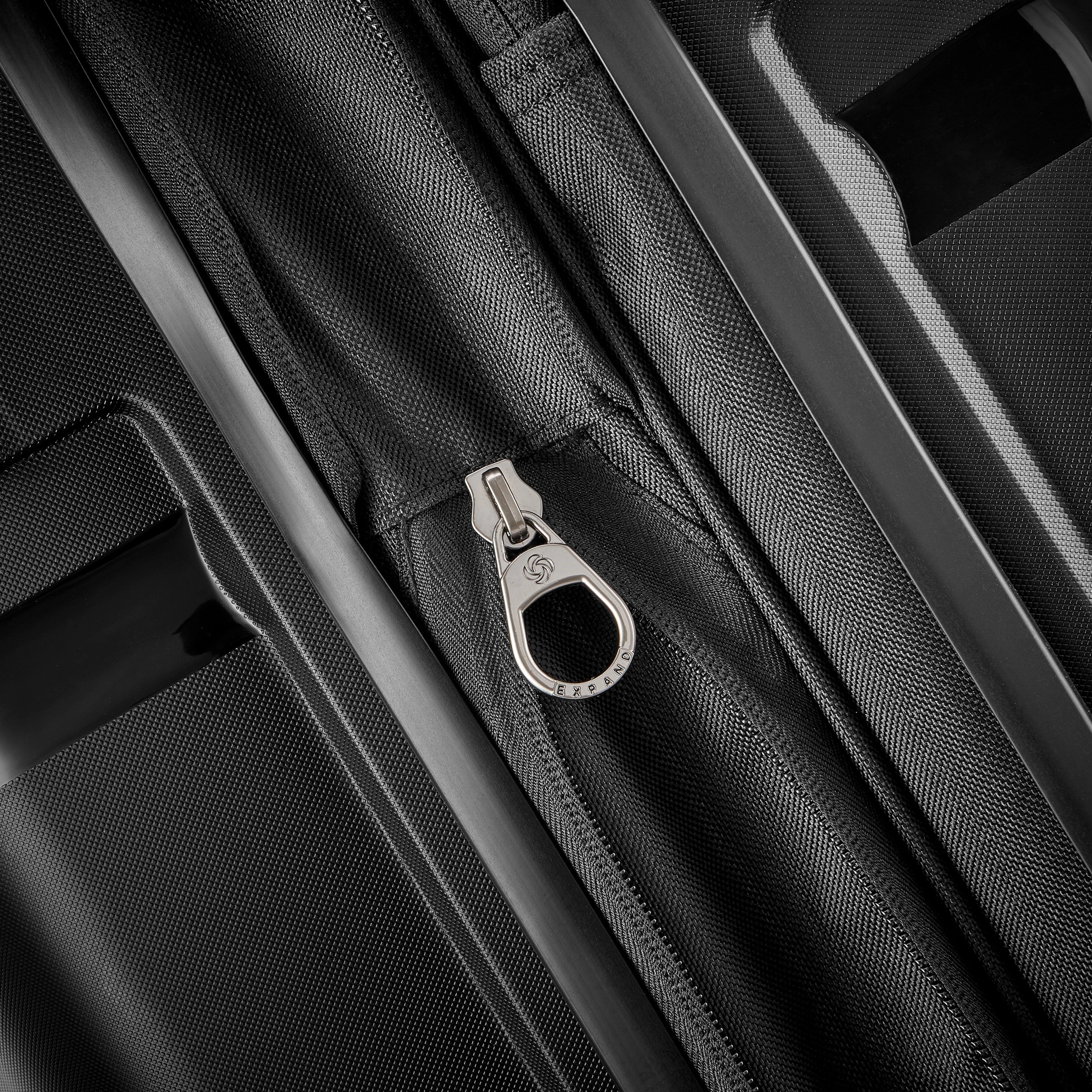 Samsonite Outline Pro Medium Expandable Spinner Luggage