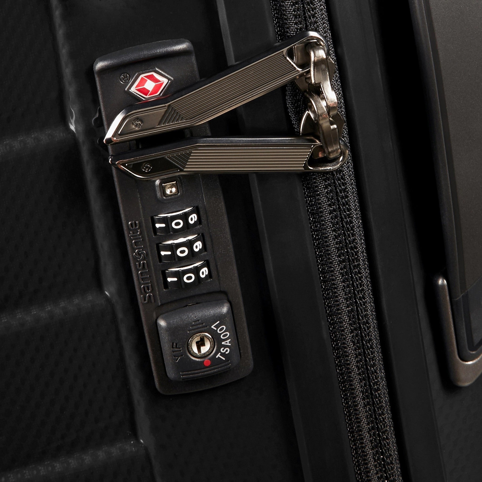 Samsonite Proxis Medium Spinner