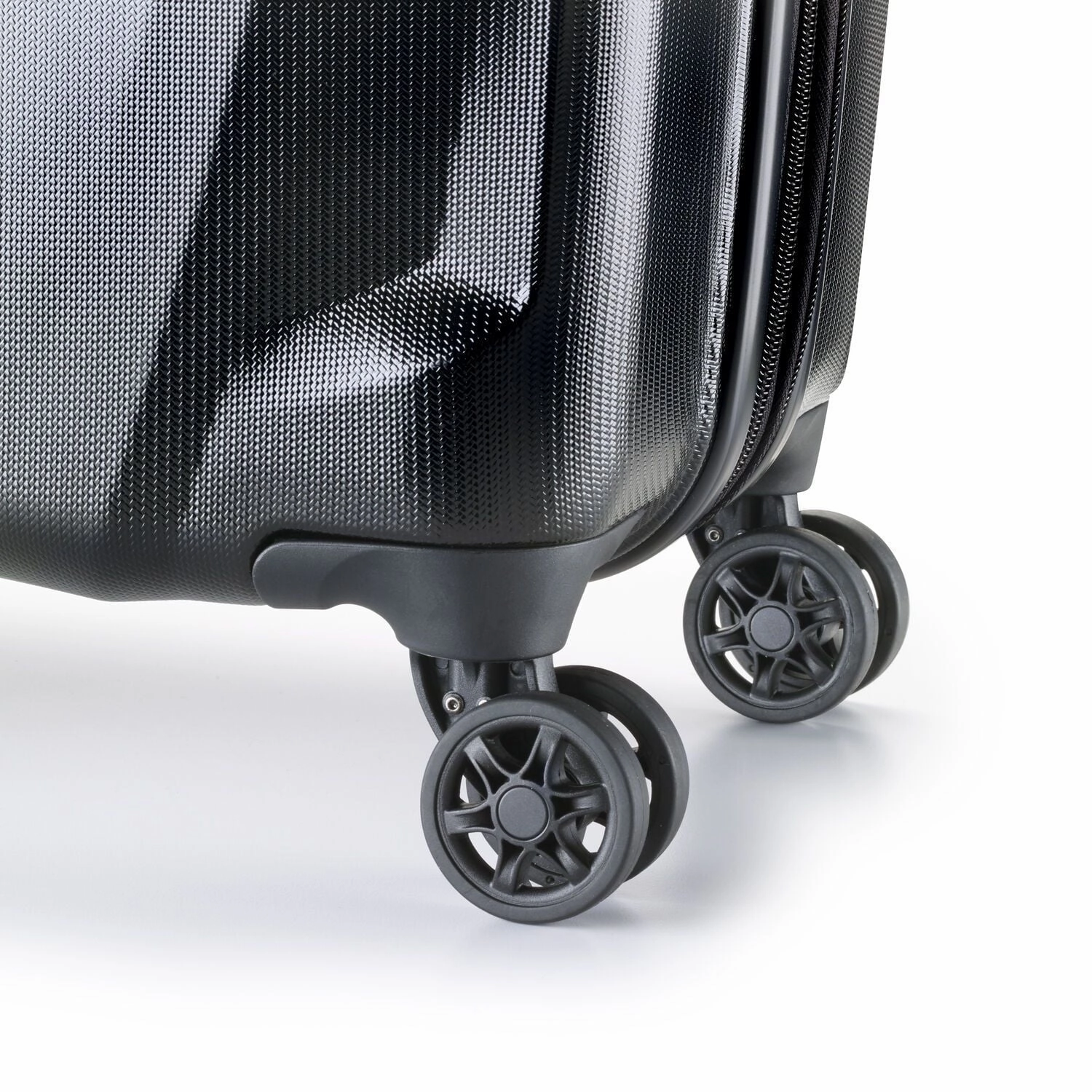 Samsonite Pursuit DLX Plus Spinner Medium Expandable Luggage