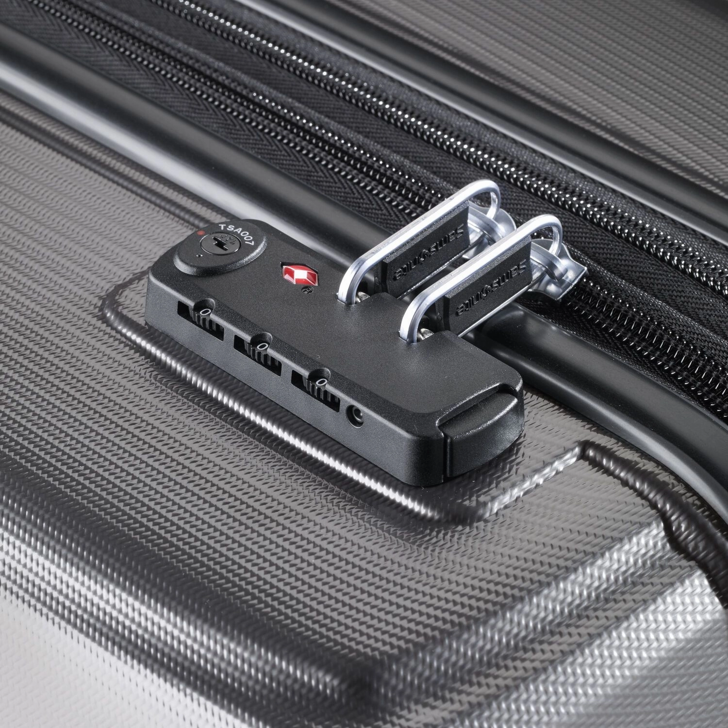 Samsonite Pursuit DLX Plus Spinner Medium Expandable Luggage