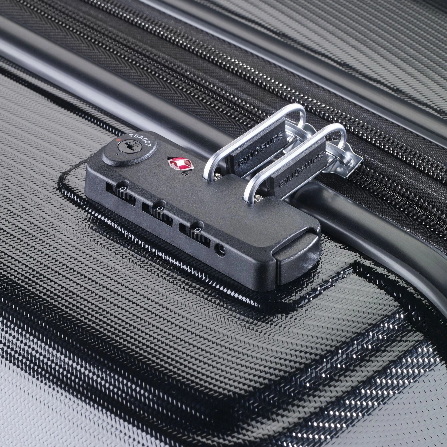 Samsonite Pursuit DLX Plus Spinner Medium Expandable Luggage