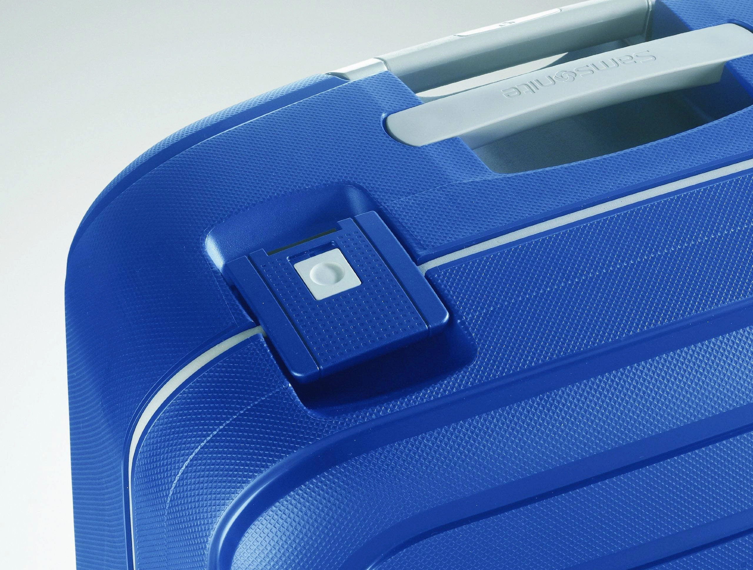 Samsonite S'Cure 28" 4-Wheel Large Luggage