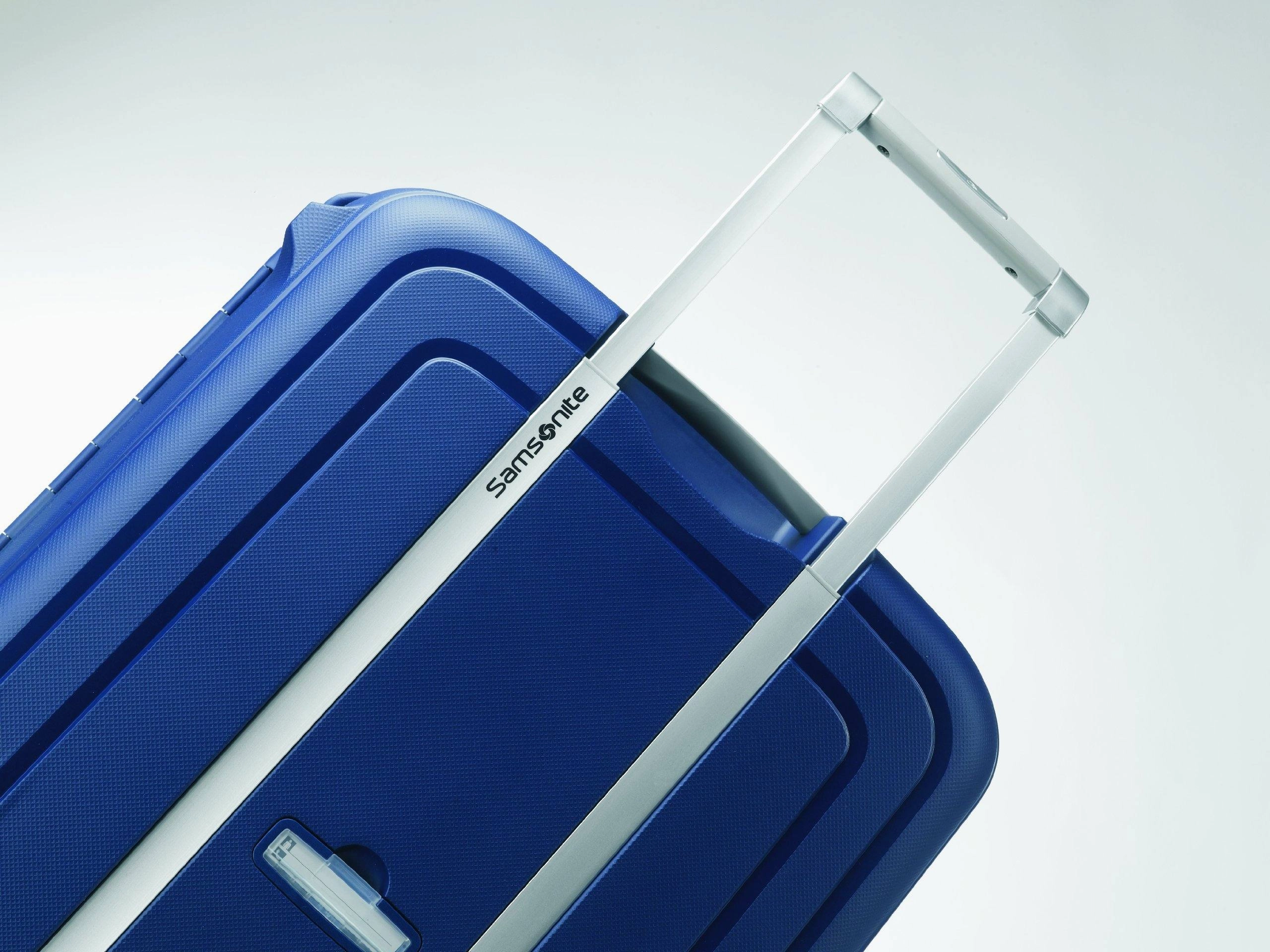 Samsonite S'Cure 28" 4-Wheel Large Luggage