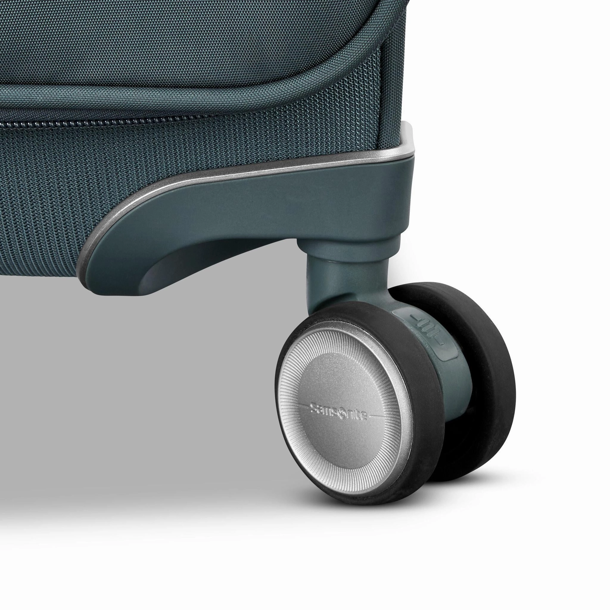 Samsonite Silhouette 18 Softside Large Expandable Spinner