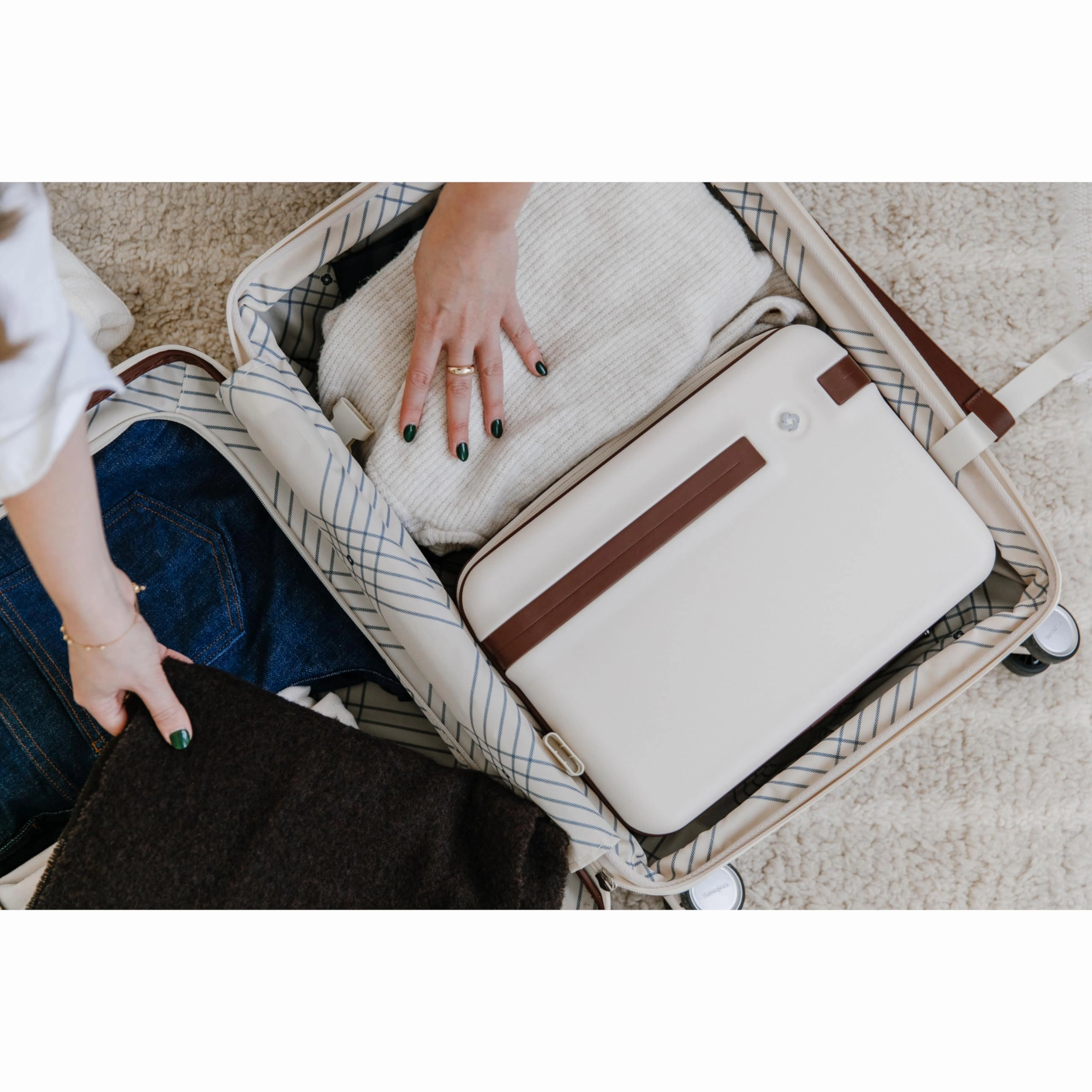 Samsonite Virtuosa Hardside Train Case, Crossbody Travel Makeup Case with Removable Strap