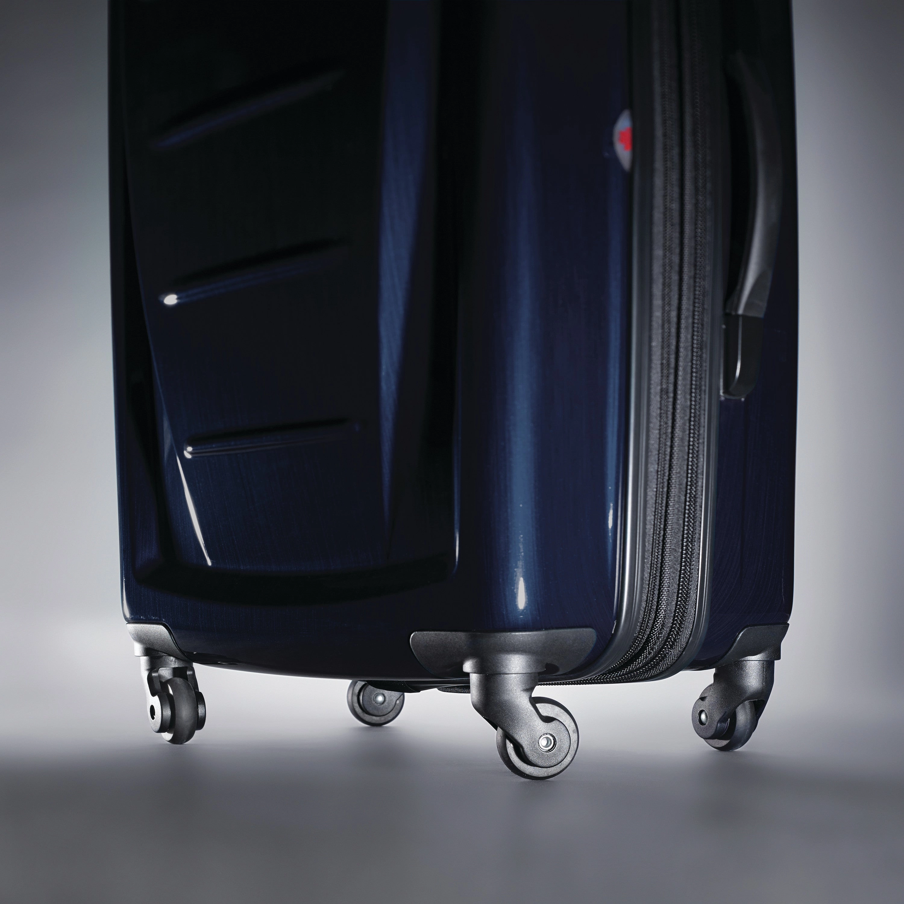 Samsonite Winfield 2 3 Piece Set (20"/24"/28") 4-Wheel Luggage Sets