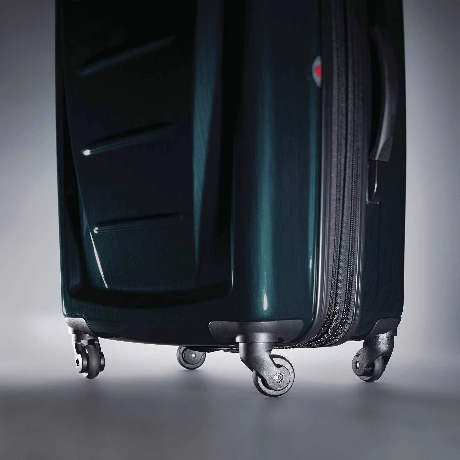 Samsonite Winfield 2 3 Piece Set (20"/24"/28") 4-Wheel Luggage Sets