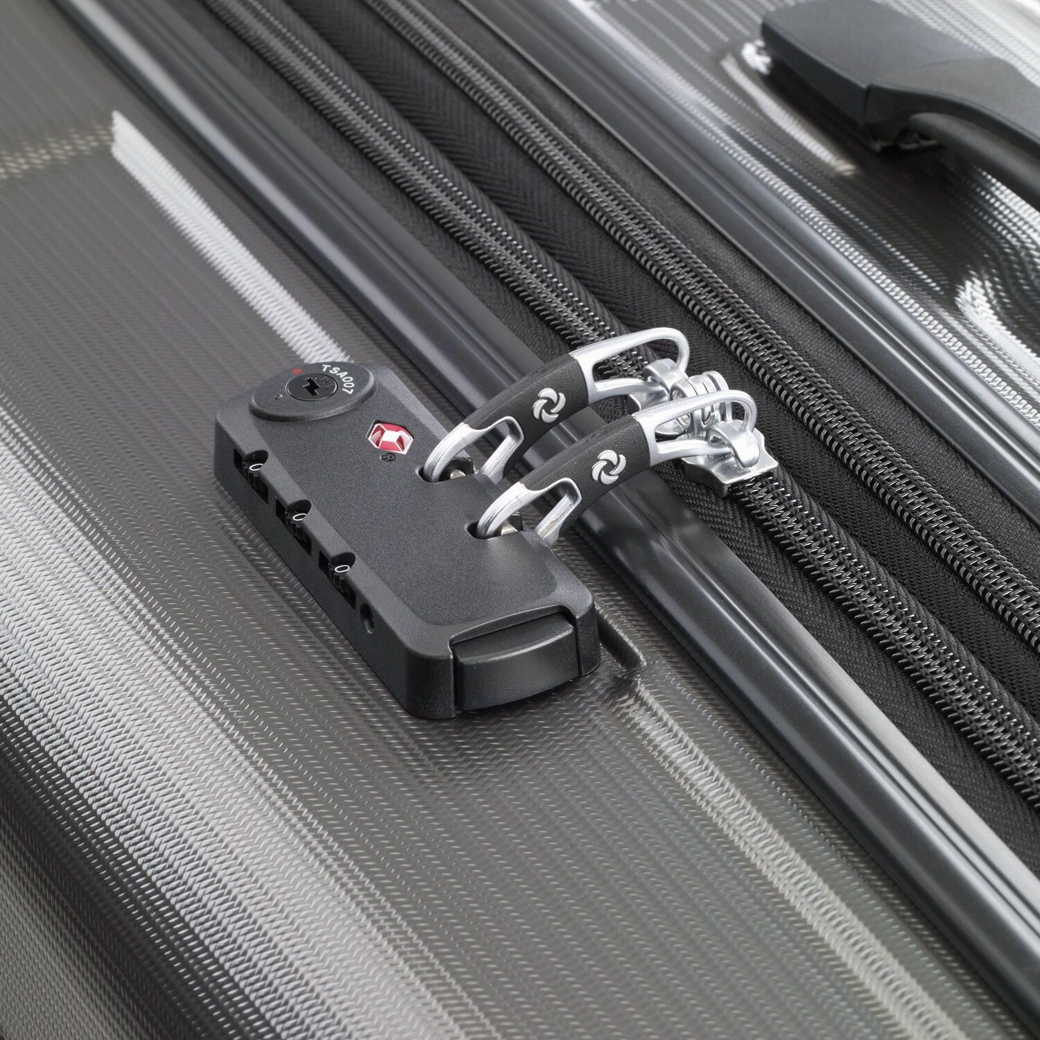 Samsonite Winfield NXT Spinner Large Expandable Luggage