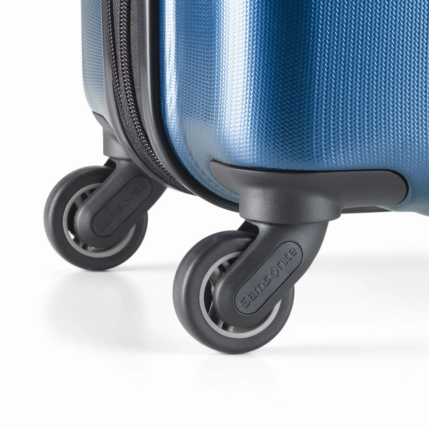 Samsonite Winfield NXT Spinner Large Expandable Luggage