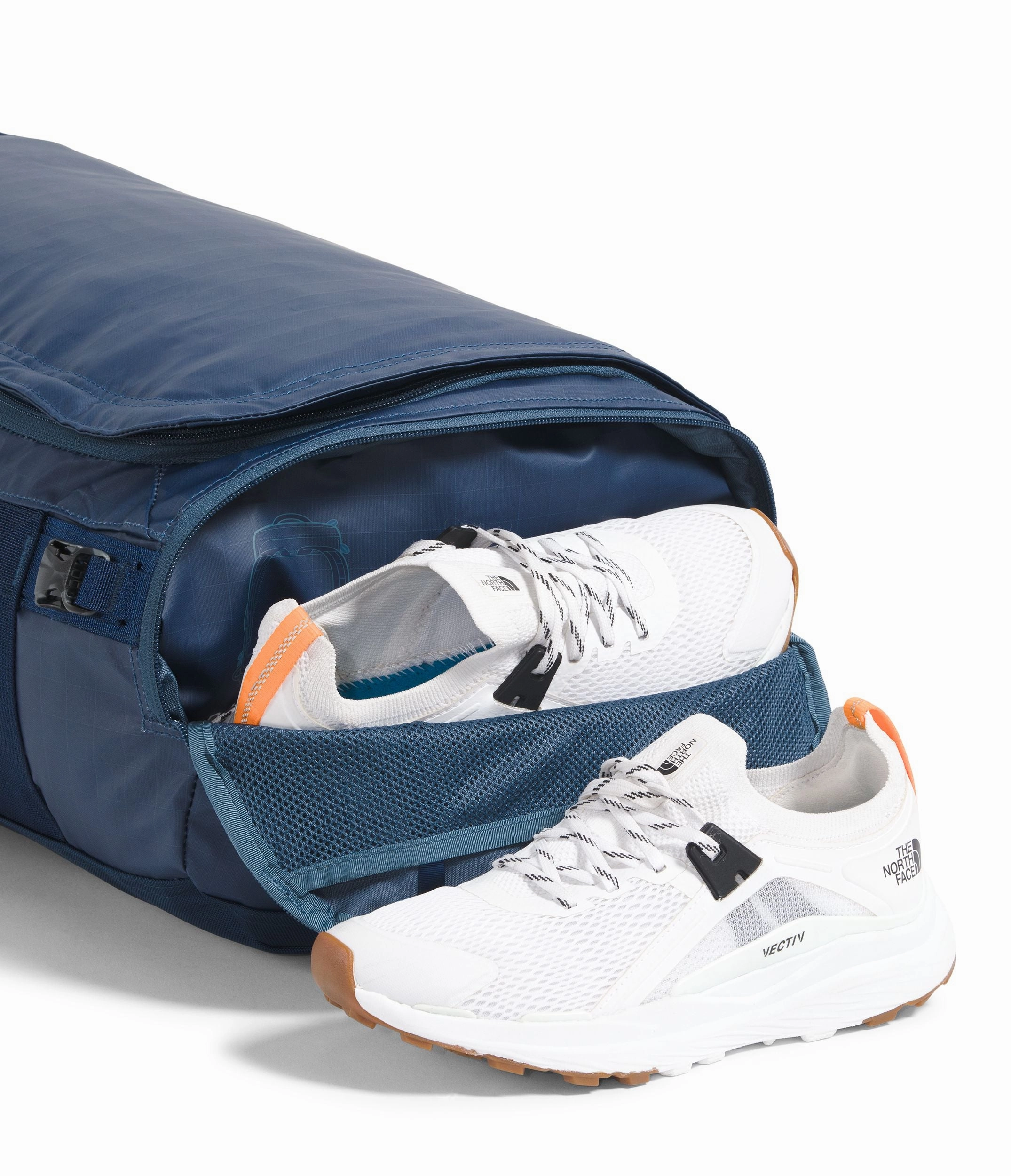 The North Face Base Camp Voyager Duffel32L