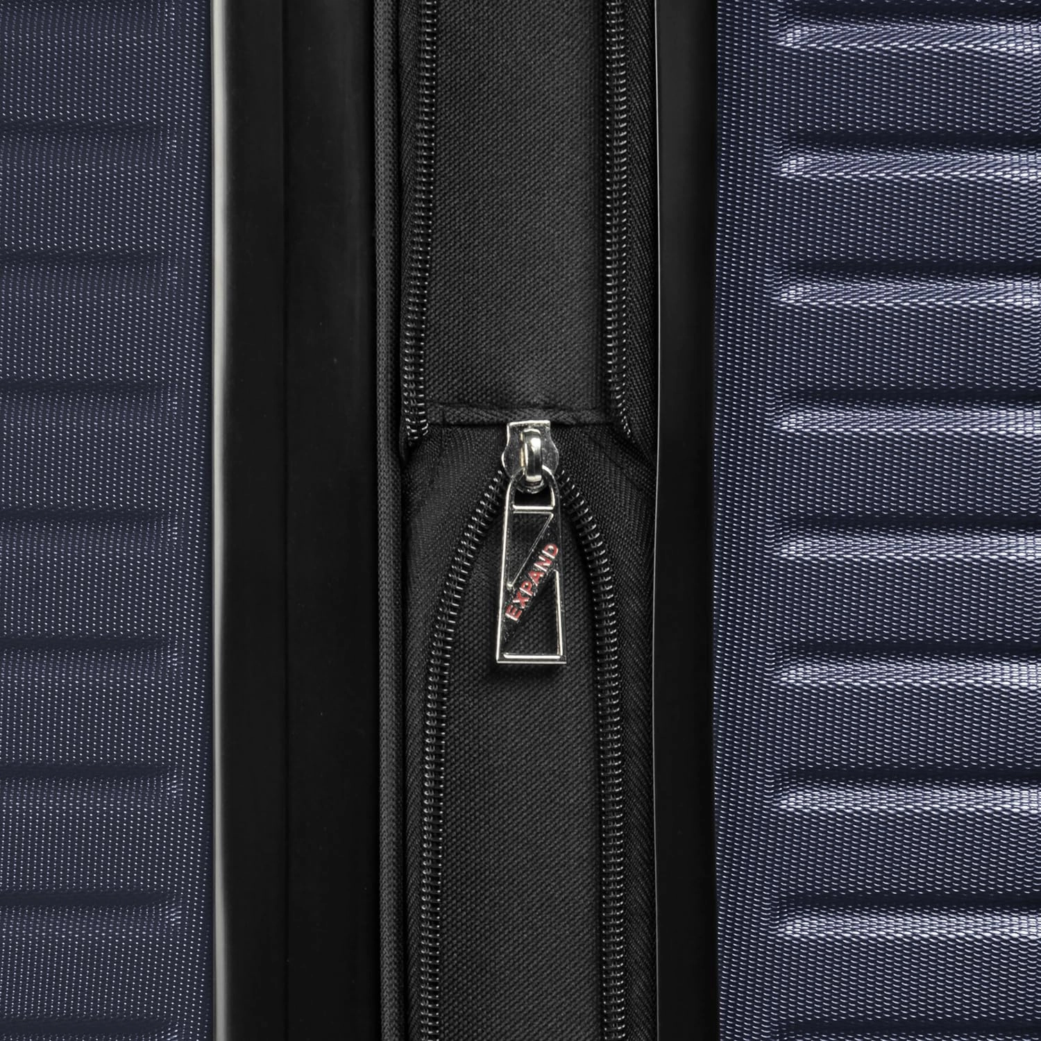 TOTAL TRAVELWARE Everest Expandable Hardsided Spinner, 24-Inch Checked Medium