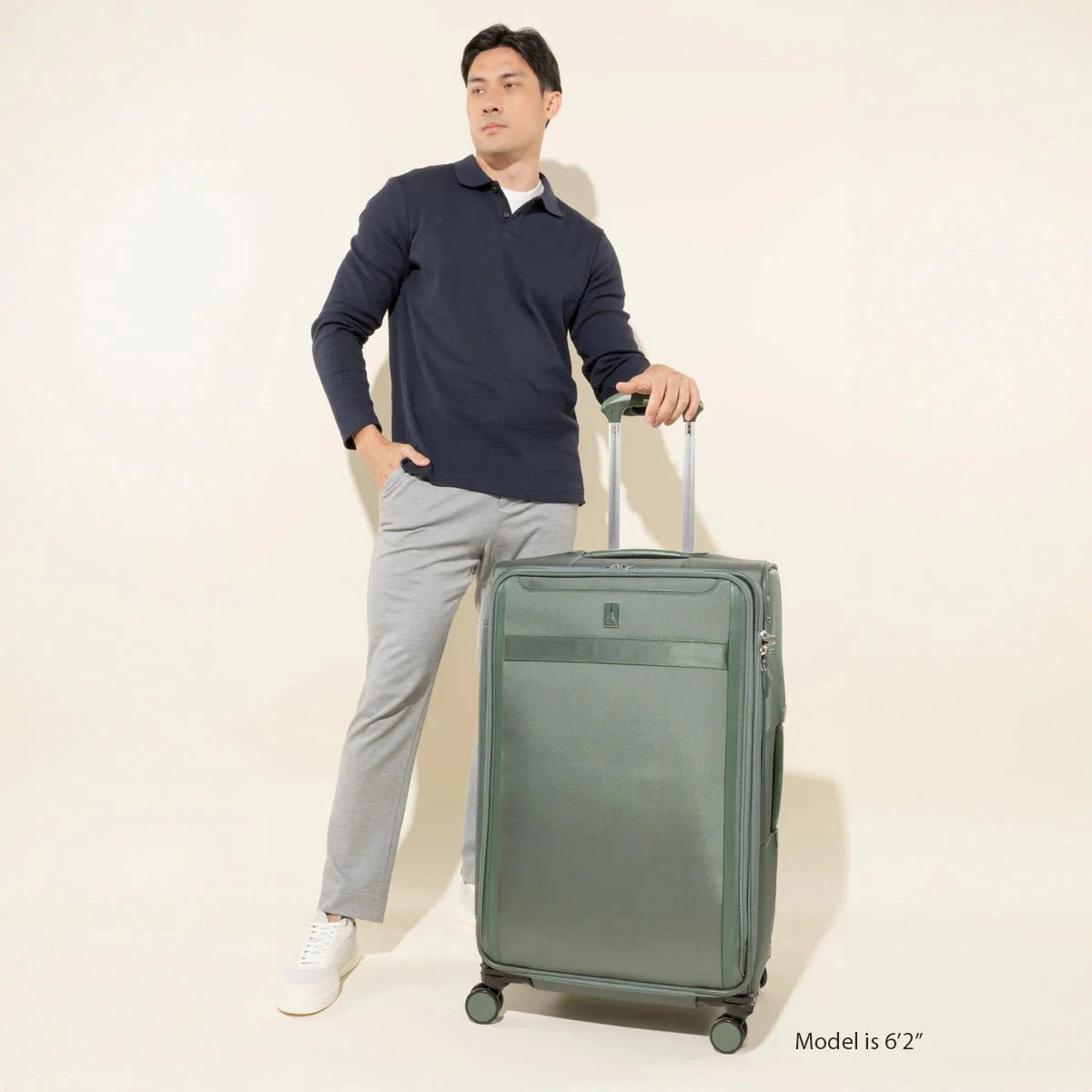Travelpro VersaPack  Large Check-In Expandable Spinner Luggage