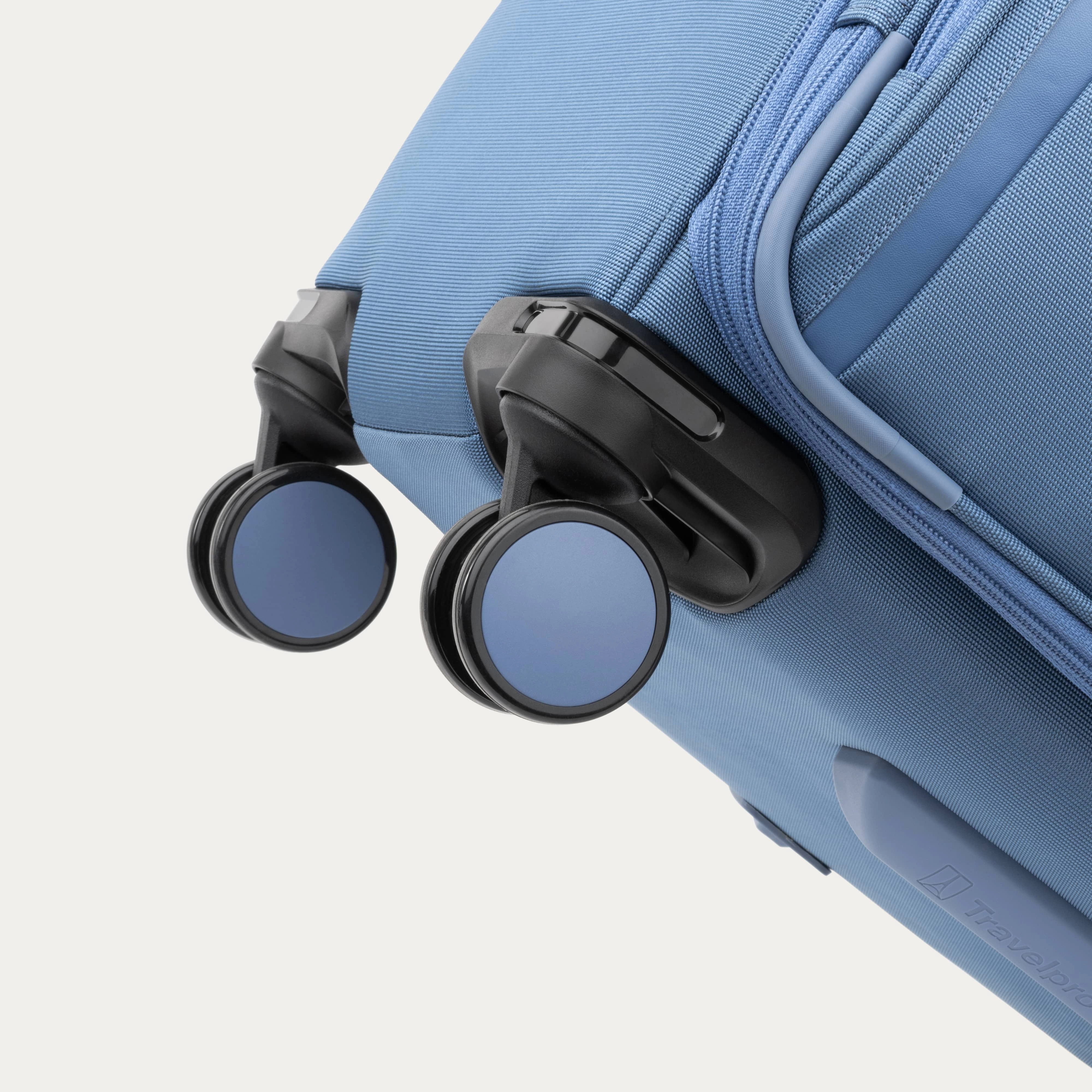 Travelpro VersaPack  Large Check-In Expandable Spinner Luggage