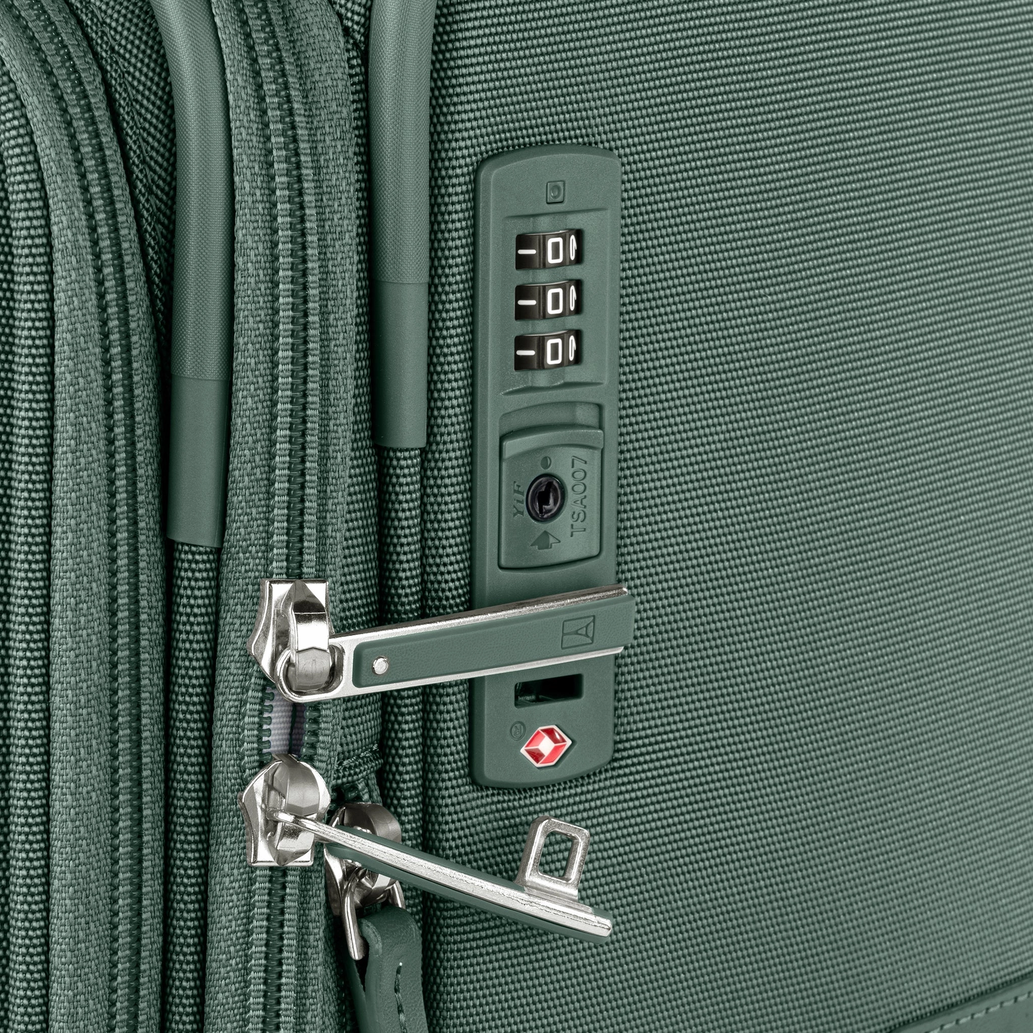 Travelpro VersaPack  Large Check-in Expandable Spinner