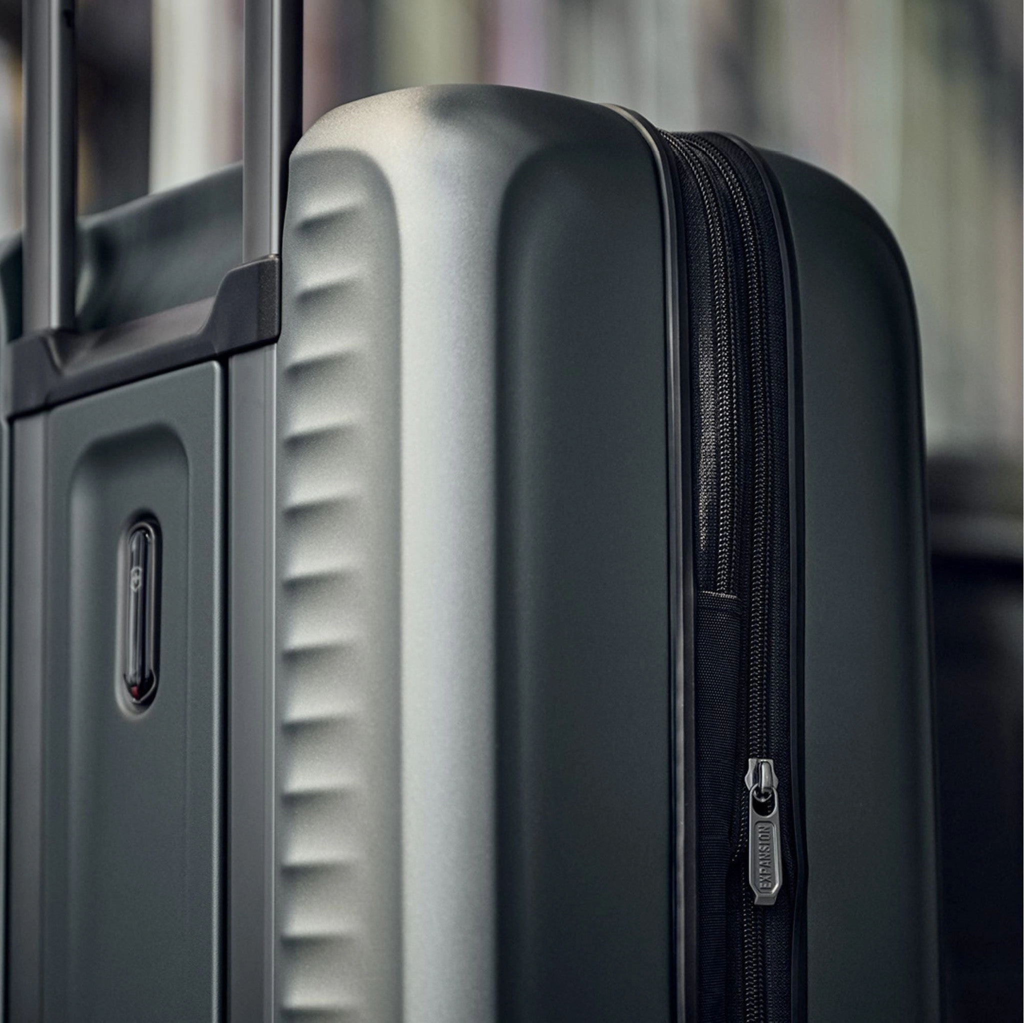 Victorinox Airox Advanced Medium Hardside Case
