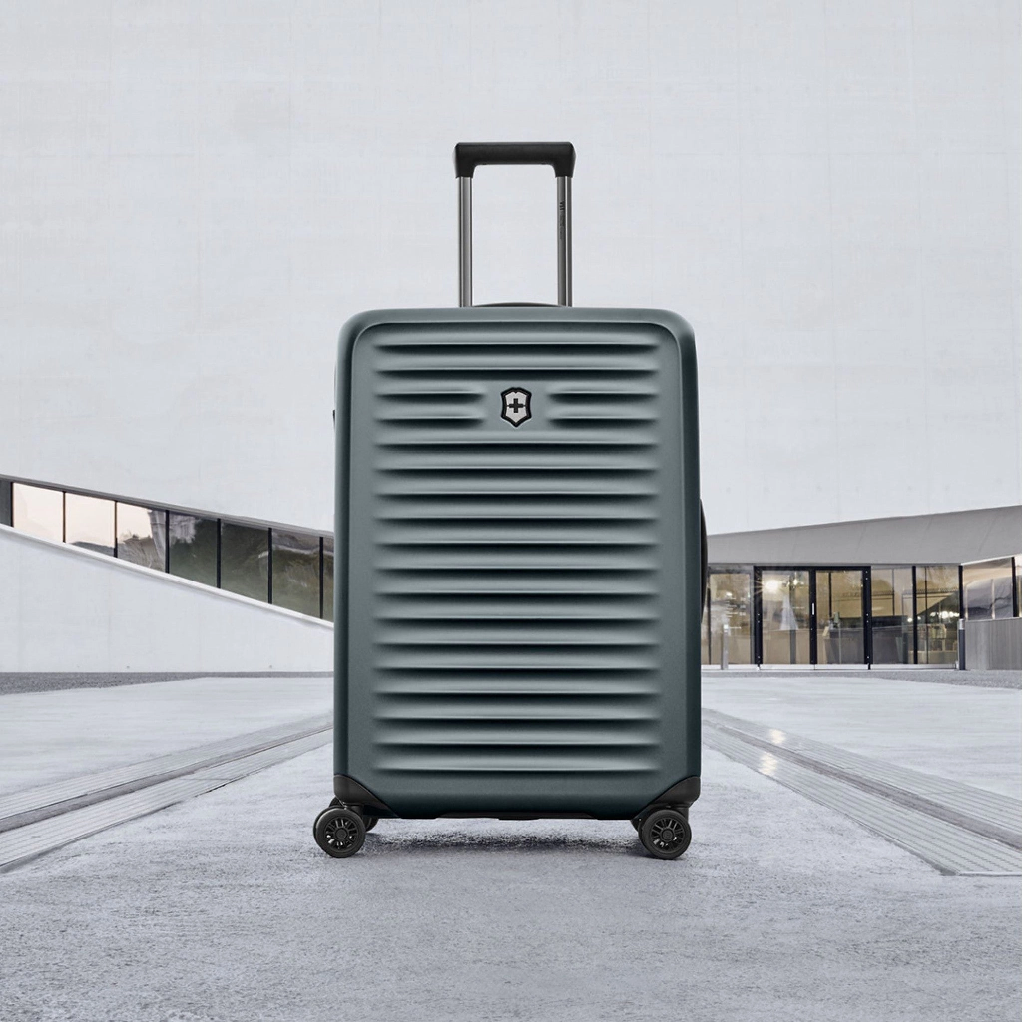 Victorinox Airox Advanced Medium Hardside Case