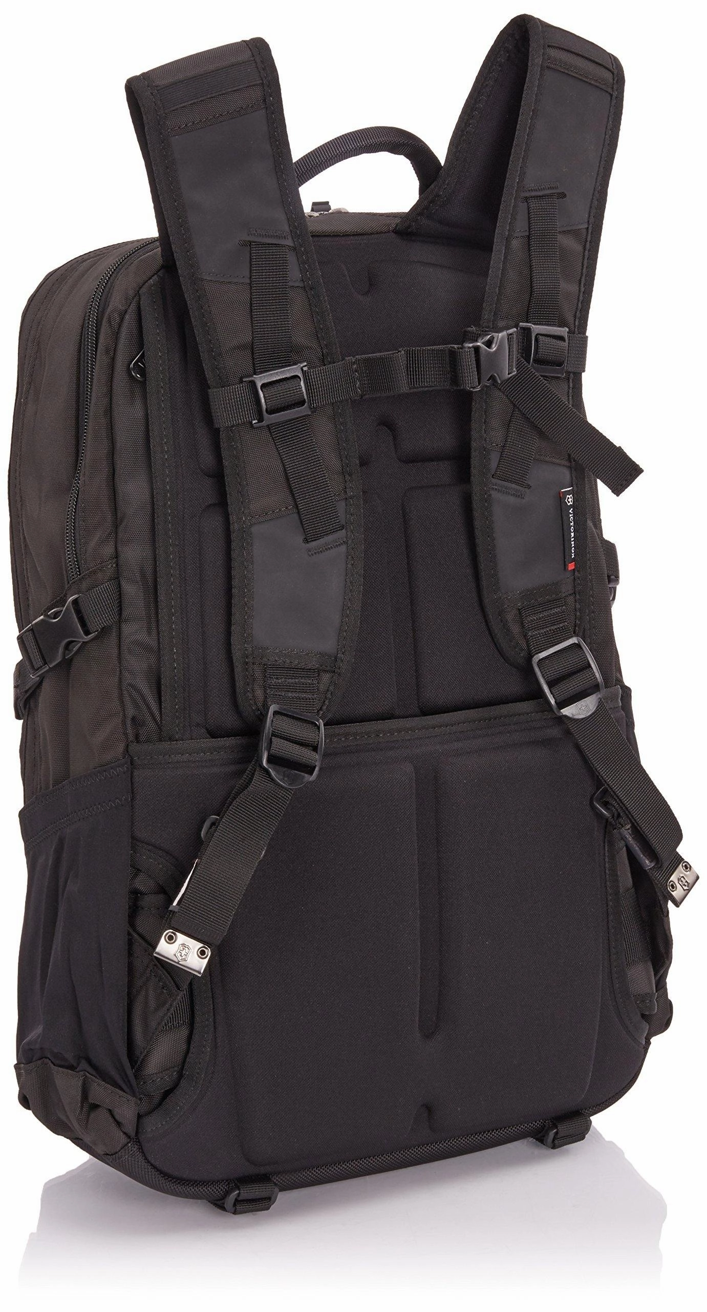 Victorinox Werks Traveler 6.0 Hardside Spinner Luggage