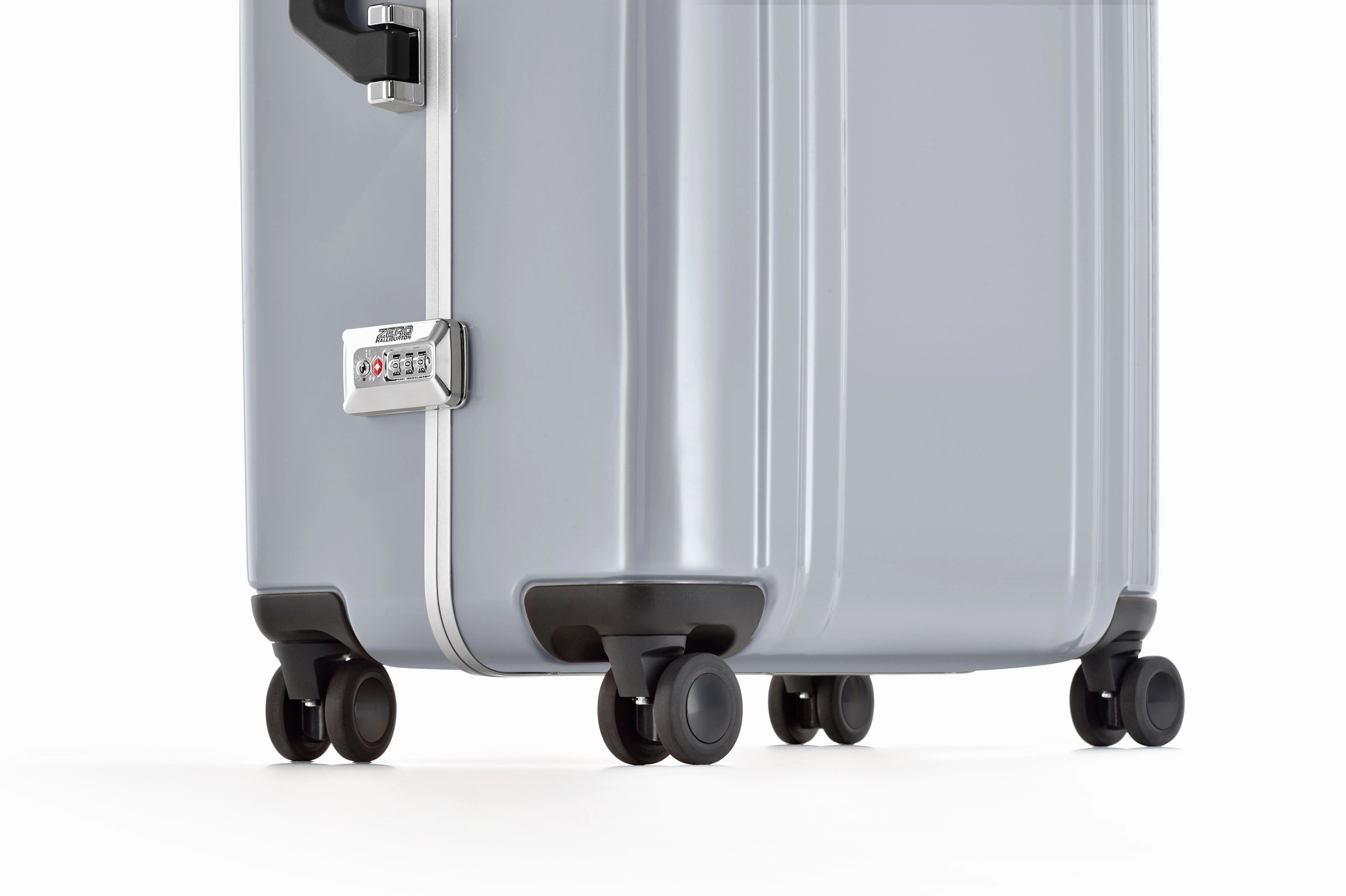 ZERO Halliburton Classic Polycarbonate 2.0 30" 4-Wheel Large Luggage